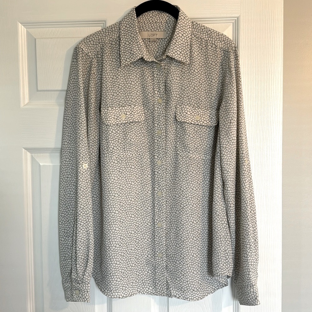 LOFT size SMALL Black and off white blouse